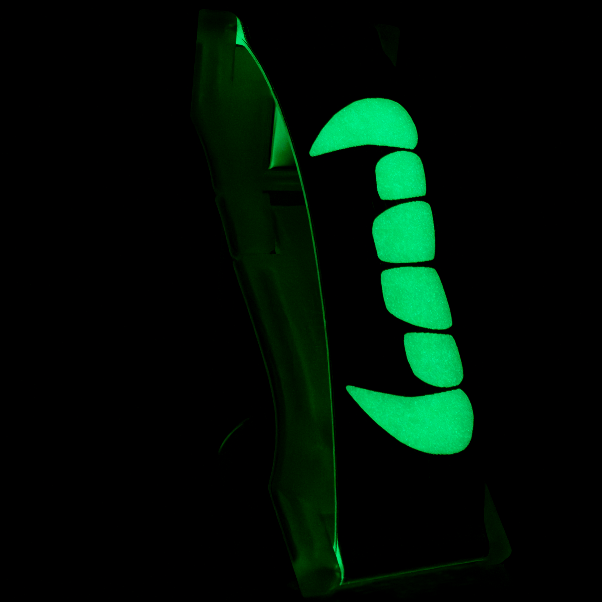 PRO - Fangs Glow